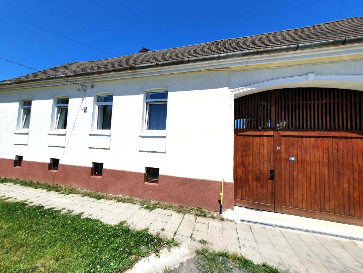 Casa Din Coltul Cetatii Villa Harman Exterior photo